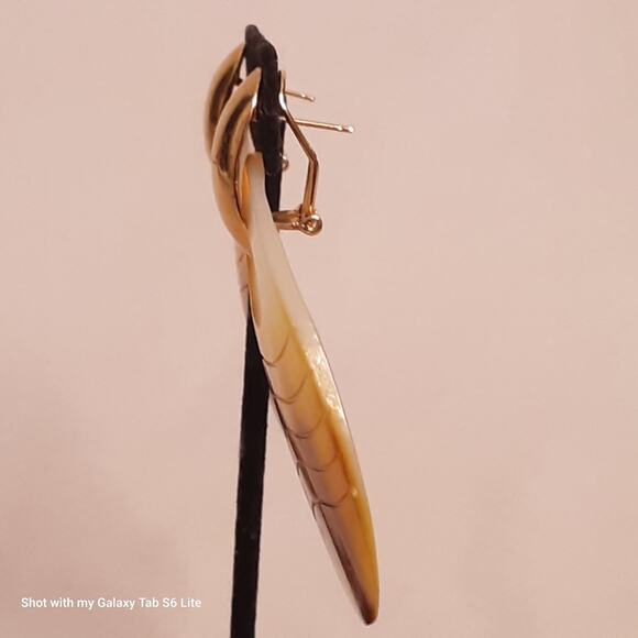 Two Earrings In One Small Gold Tone Huggies Holding Large MOP Shells - Picture 5 of 12